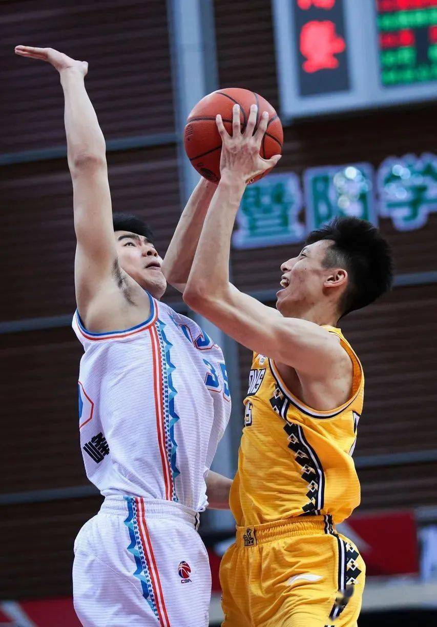 浙江广厦130102战胜福建豹发力