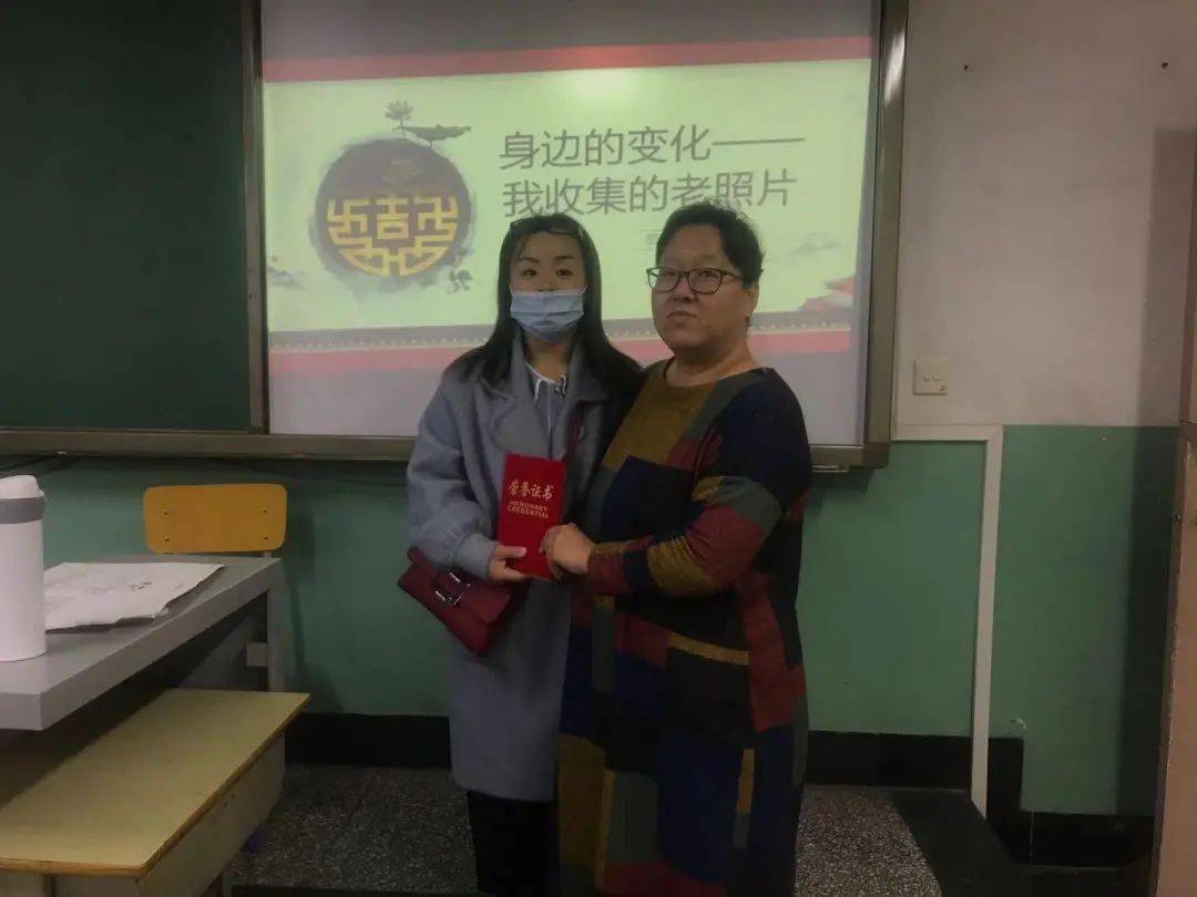 老照片重现历史新时代接续奋斗天津市第五十四中学特聘思政教师进校园