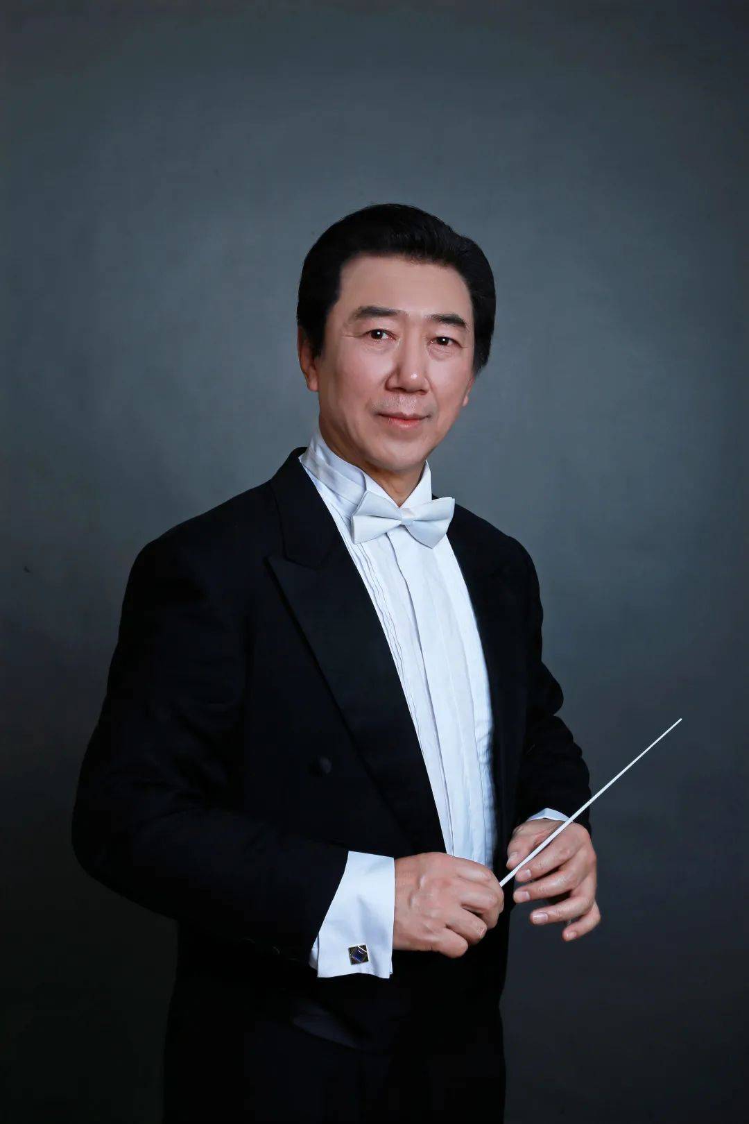 指挥李凌李凌,著名指挥家,中国广播电影交响乐团常任指挥,国家一级