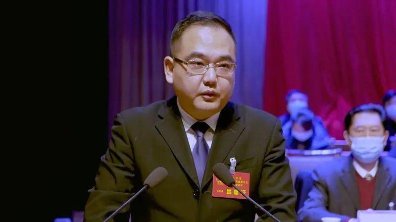 周军当选钟祥市人民政府市长