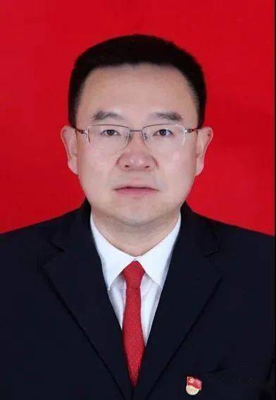 靖边县长图片