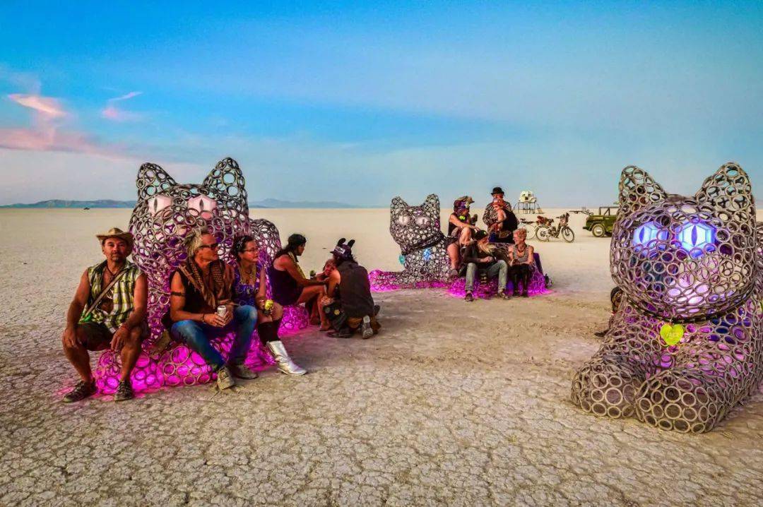 巨型雕塑正在北美传播火人节的精神