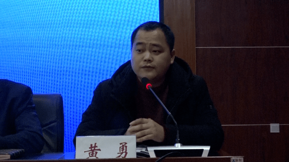 培训会上,市农行网络金融处处长黄勇解读了万年县教育服务自主购买