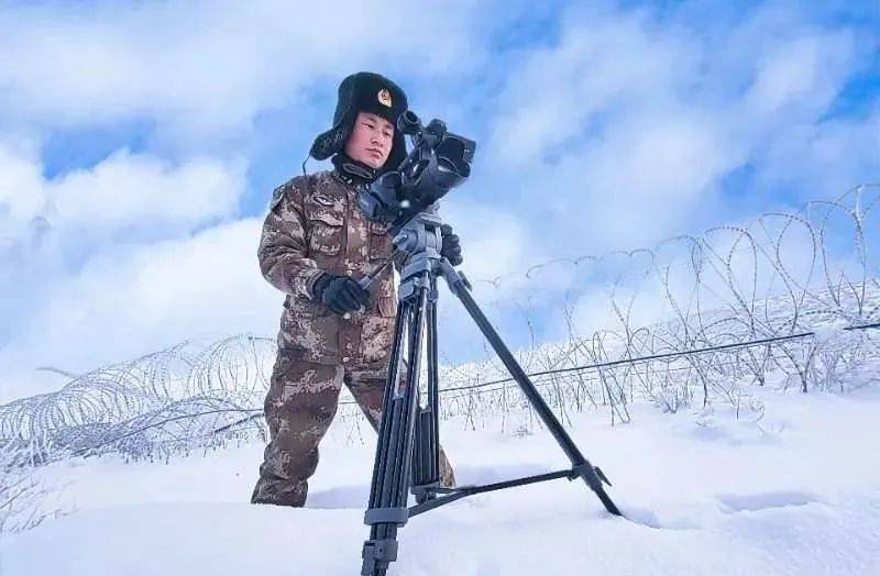 2021的第一个头条,送给这些有温度的军事新闻人!