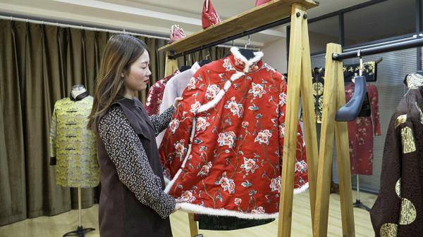 95后"寿衣女模"已为自己选好寿衣:生老病死没必要避讳