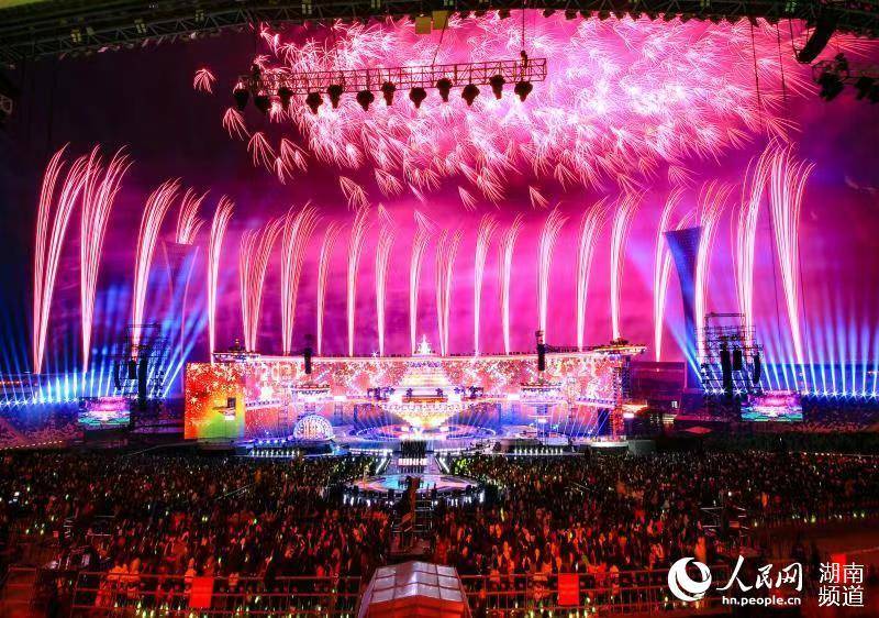 精彩绽放800场焰火浏阳花炮跨进2021