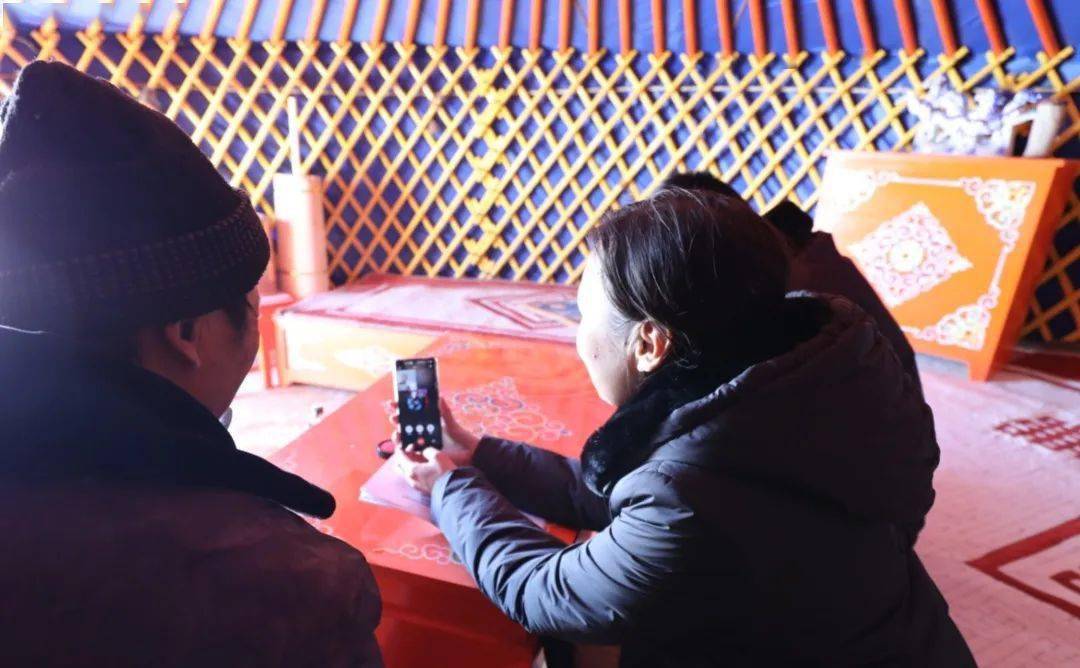 牧区积雪达30厘米以上 法官骑骆驼上门办案