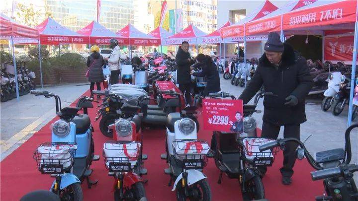 宝应县融媒体中心与新大洲电动车联合举办展销会销售火爆人气旺