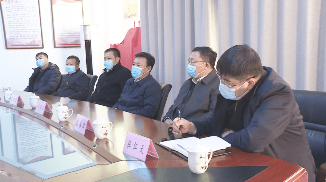 县四大班子领导慰问财税金融单位干部职工