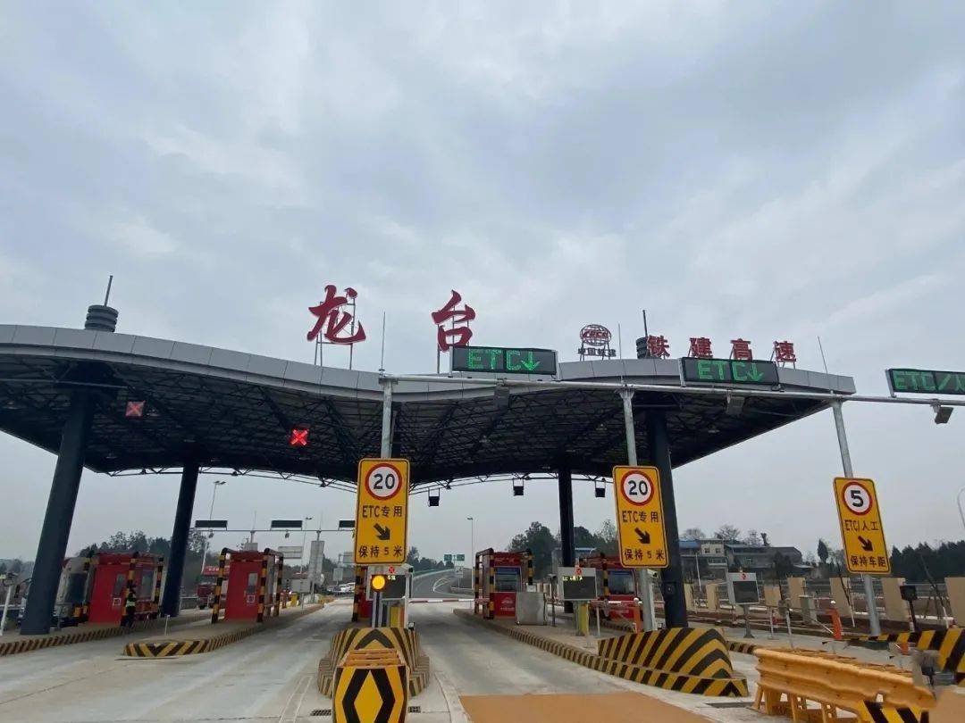 德简高速开通后,将串联起成德两市四区县,同时形成一条德阳与天府国际