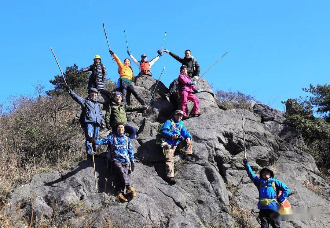 驢行武寧之元日登高嚴陽山