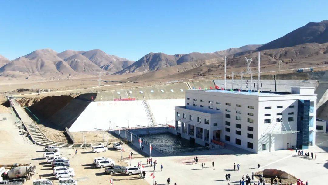 此次投产的拉洛水电站共计4台机组,总装机42mw,为藏中电网提供1亿度