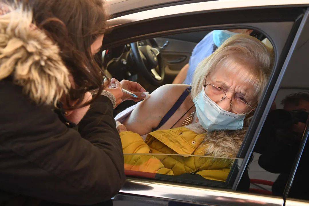 最新加拿大专家警告新冠疫苗别混搭品牌不同间隔时间也不同