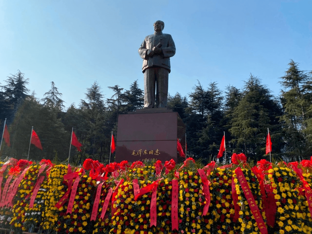 元旦假期韶山各个景点游人如织热度不减据韶山市文旅广体局数据显示,1