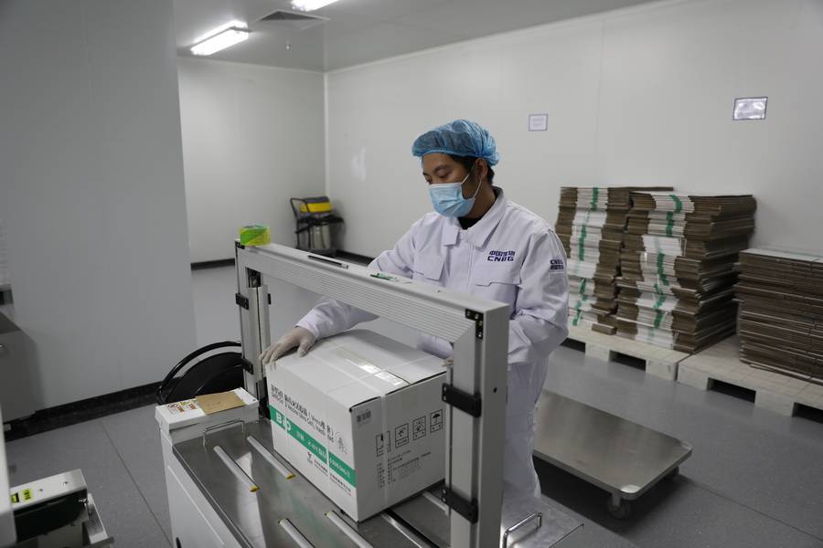 直击北京新冠疫苗生产现场工人三班倒车间24小时运转