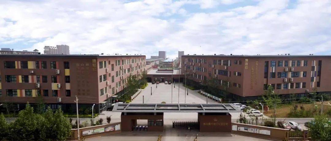 学校简介新乡市河南师大附中实验学校(附中南校区)是由河南省新永基