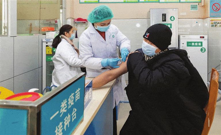 首批1万份疫苗主要接种对象是 进口冷链物流相关人员, 隔离场所工作