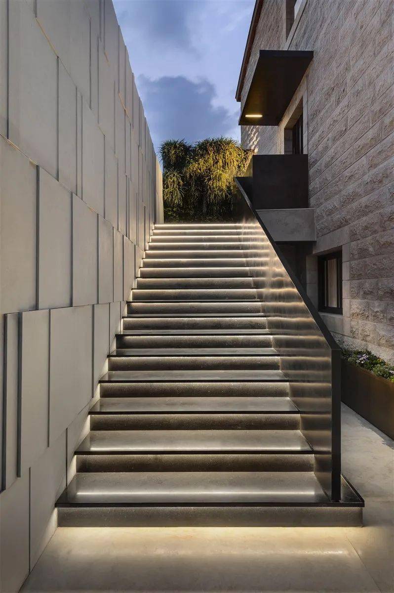 上海楼梯展315㎡极简私宅雅奢楼梯精致艺术