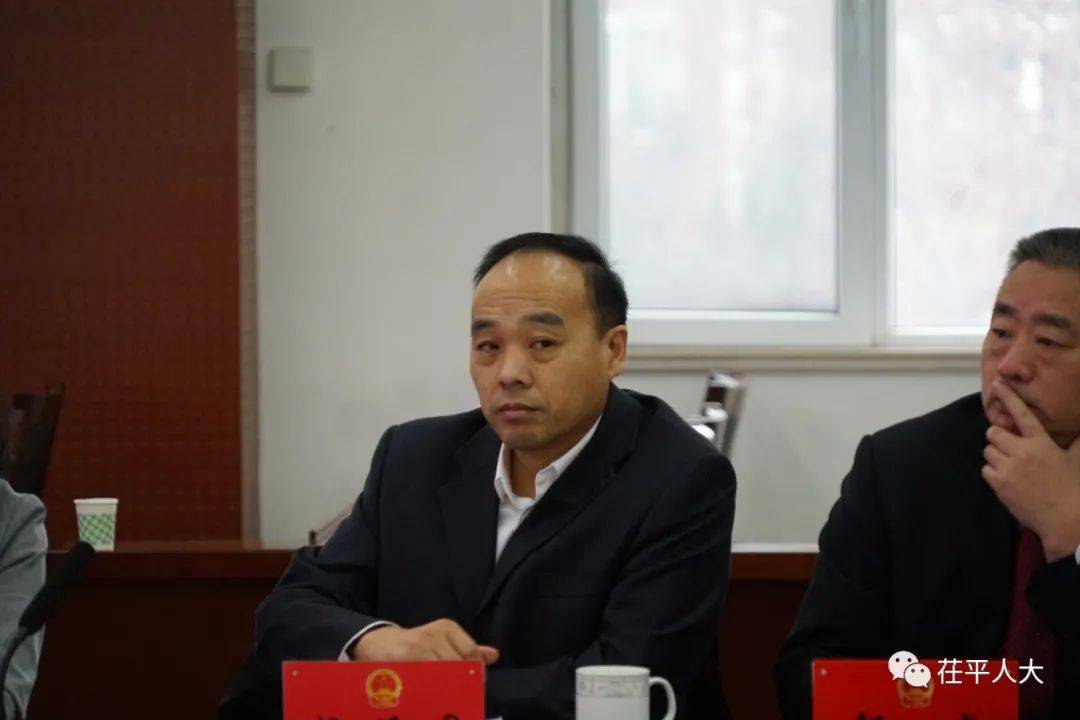 区人大常委,民族侨务外事委员会副主任委员杨保国提问.