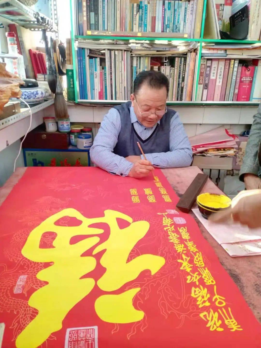 孙启峰痴迷撰写福寿双全塑造和谐幸福生活