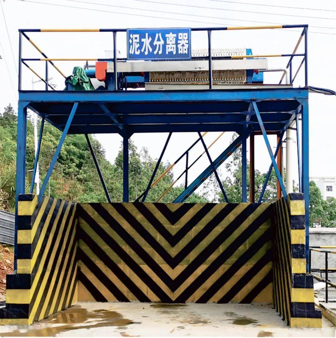 避免搅拌站生产运营对周围环境造成污染三级沉淀池现场的环境监督把控