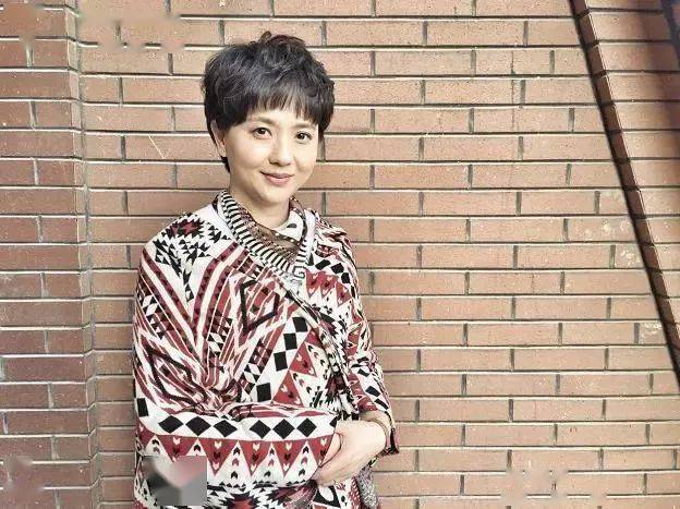 瑞安知名女明星回老家给他们发钱