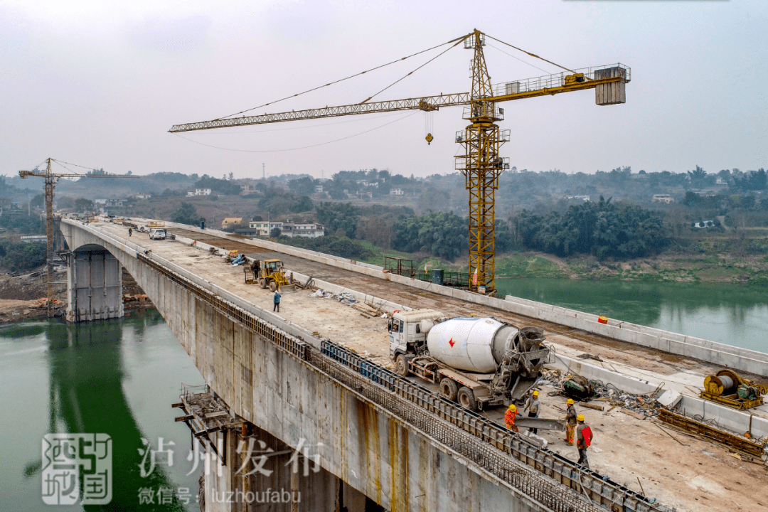 泸州胡市沱江大桥已贯通67连接龙马潭区和江阳区