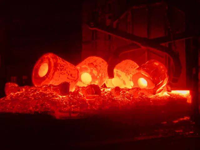 如果你怕冷就来当钢铁工人