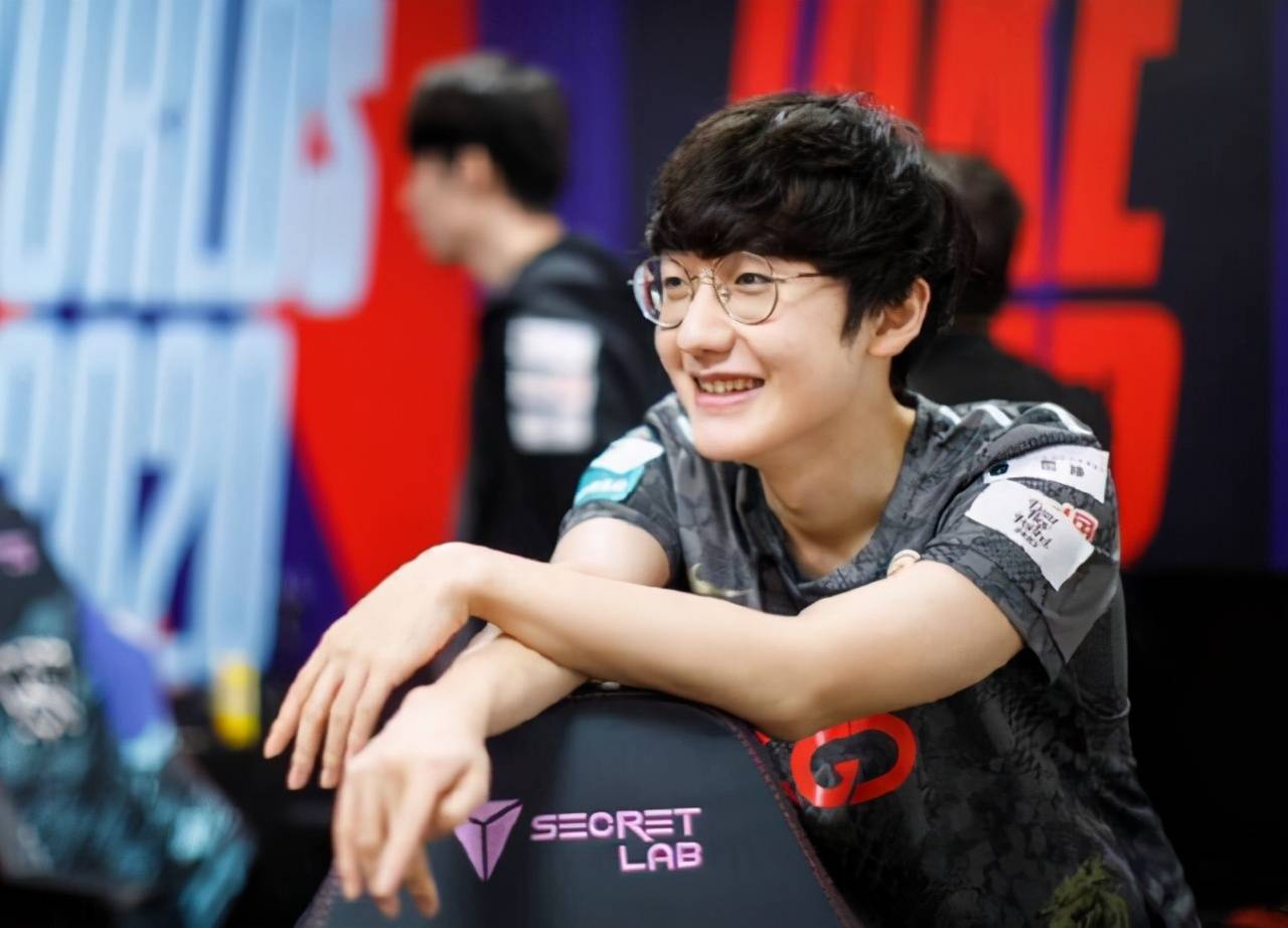 s10世界赛小花生收到黑粉礼物这次做的真的有点过分