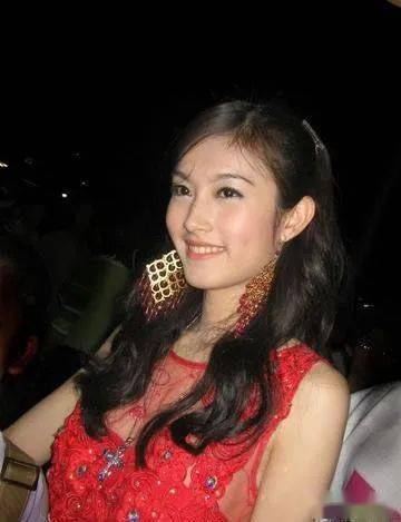 2012泰国"蒂法妮小姐"选美大赛21岁的潘维拉斯(panvilas mongkol)摘取