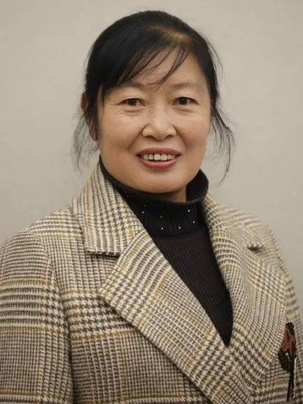 到昆明市家庭教育研究会理事,昆明经开区第三小学党总支书记刘丽英,为