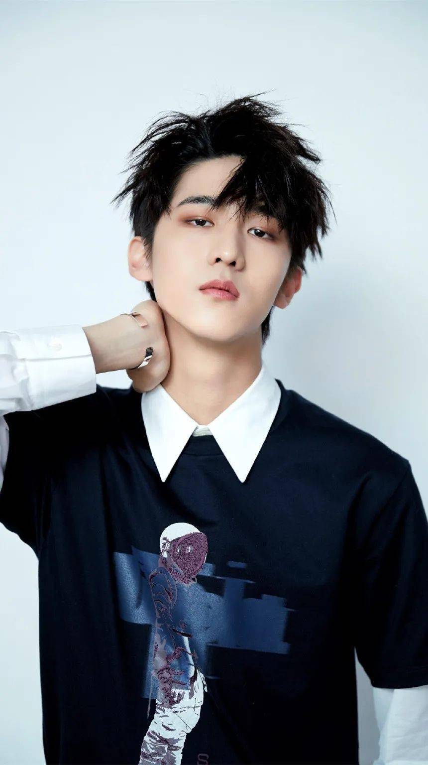 手机壁纸r1se赵让