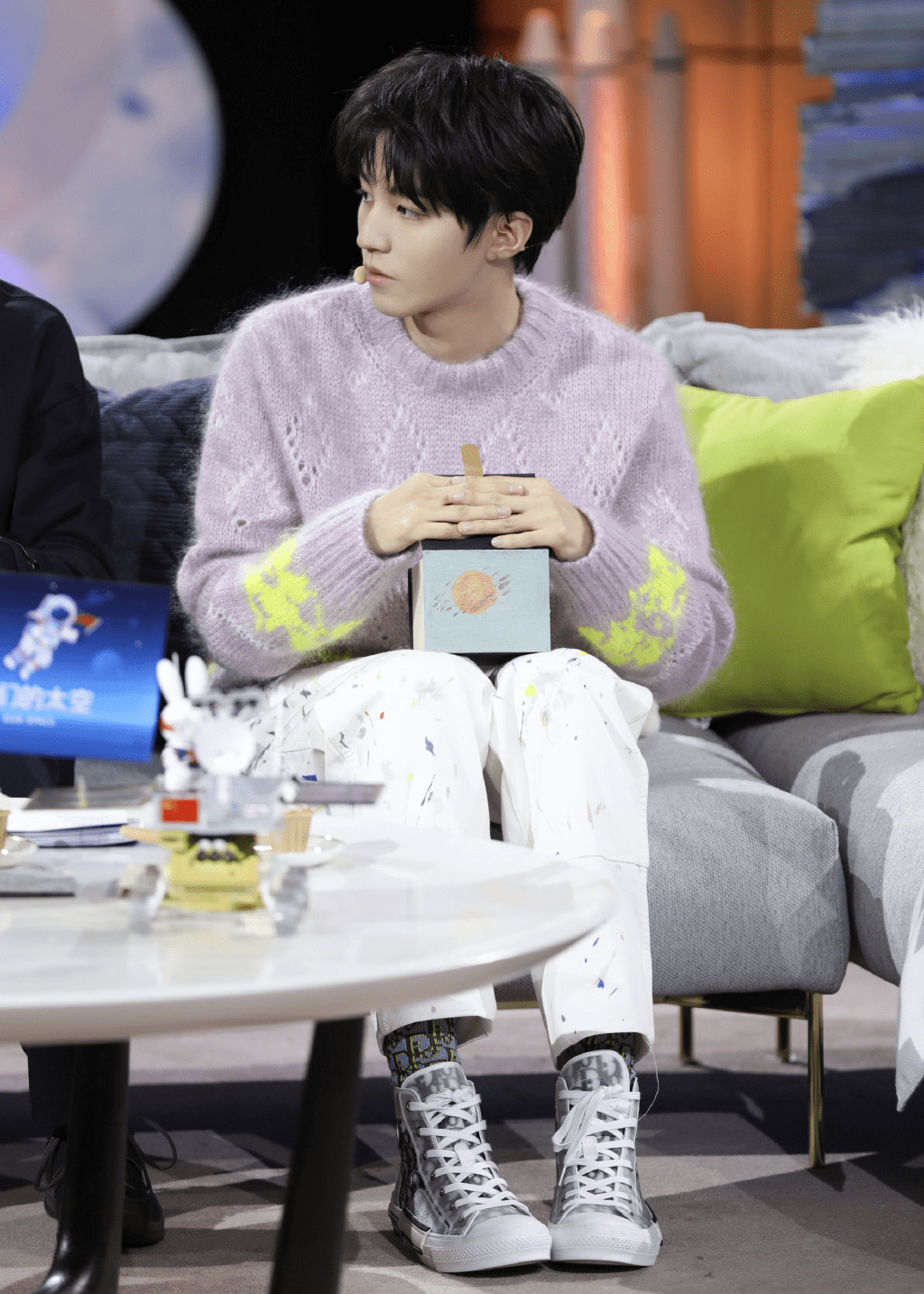 王俊凯参加北电毕业大戏,生病过后又瘦了