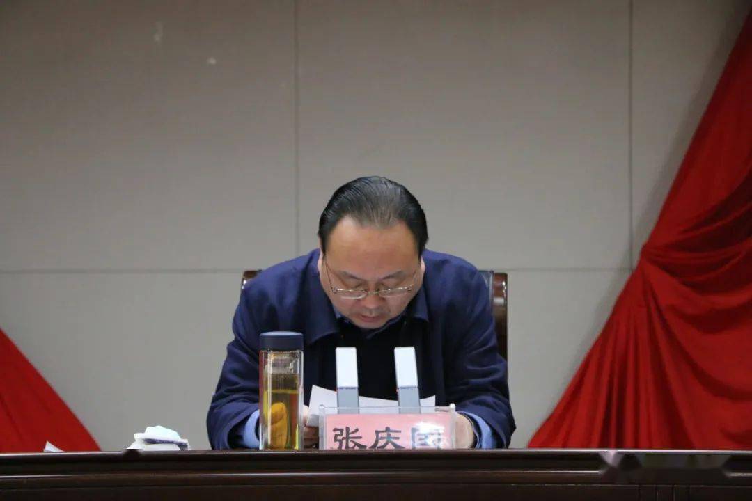 张庆国指出,当前国际疫情较重,境外疫情持续蔓延,国内疫情时有点状