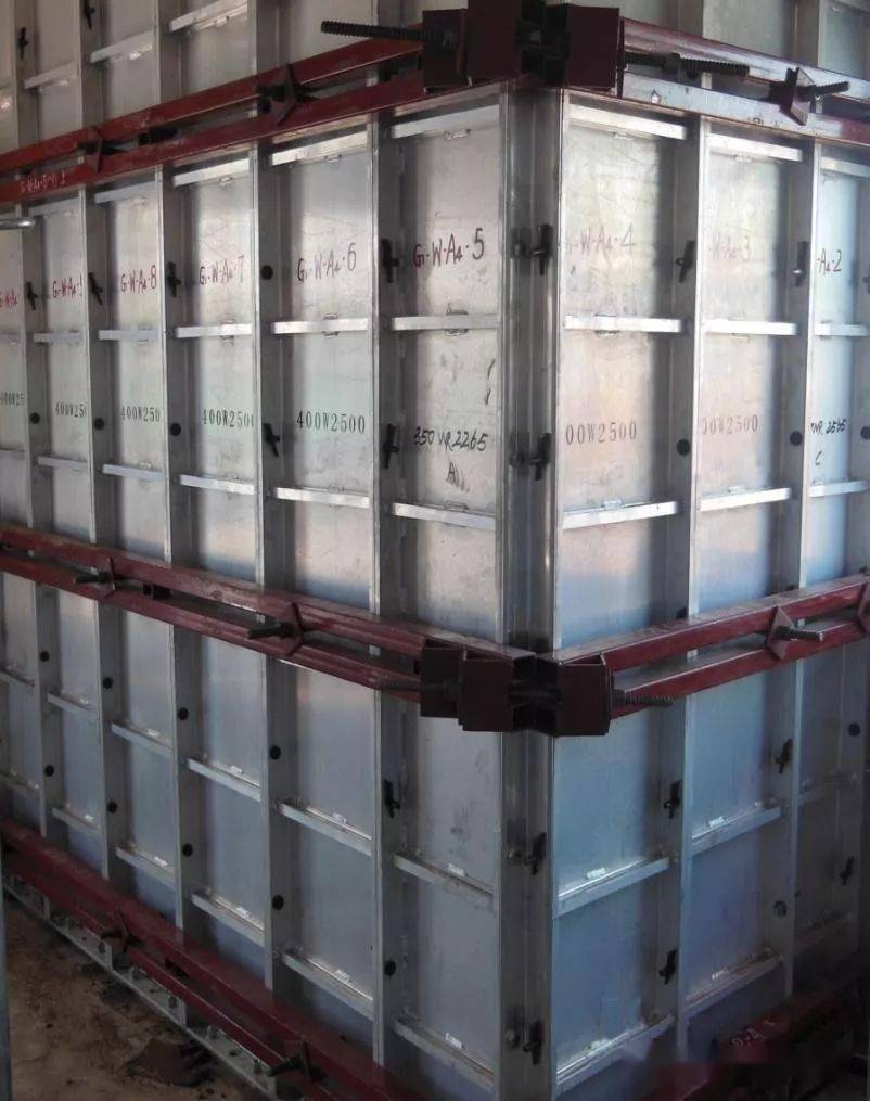 铝模板的安装与拆除,来施工现场看看!_系统