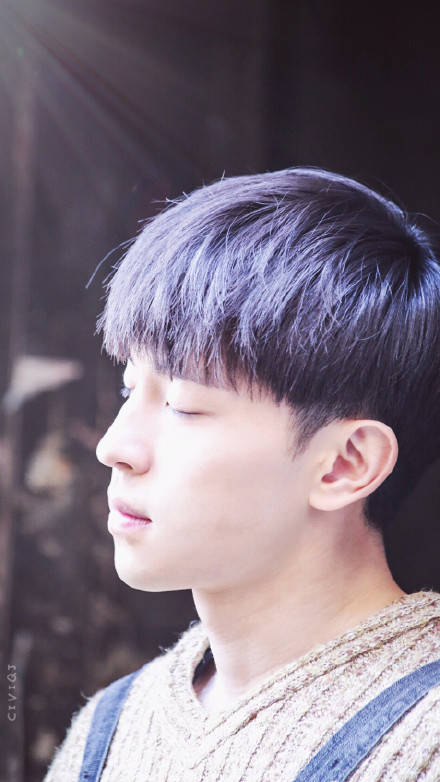 邓伦主演电视剧战火狼烟开播阳光英俊的马除夕已上线