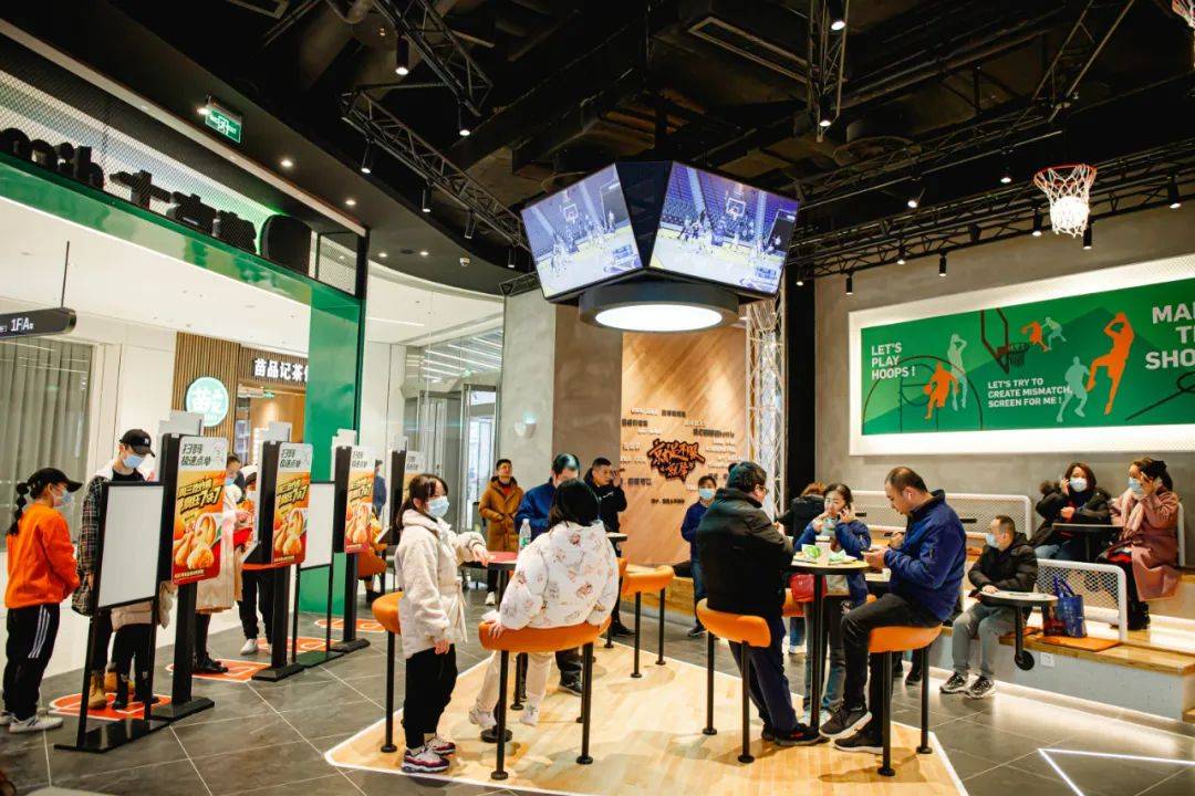 主题店-///热爱nba的小伙伴来了肯定会立马就"燃"起来这是德克士在