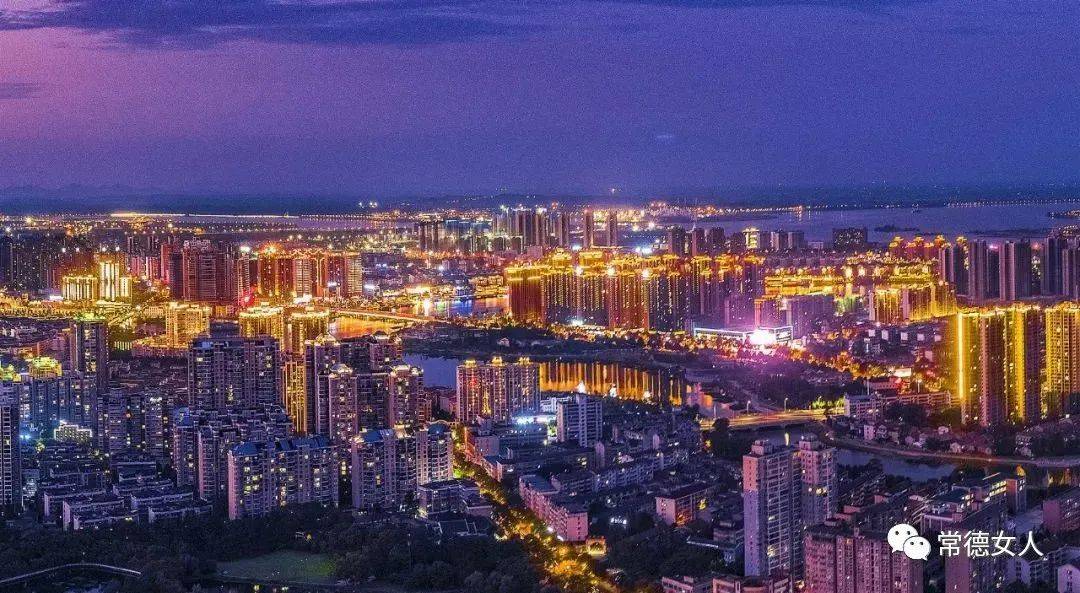 一位摄影师艰辛记录常德城之蝶变