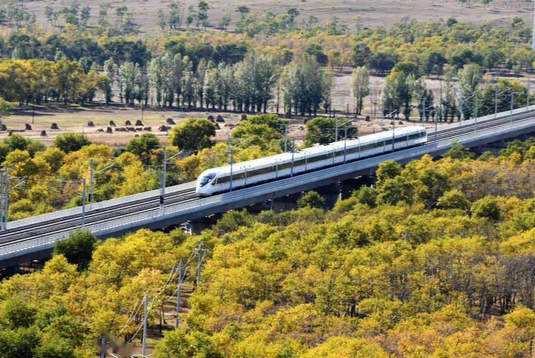 青城"呼和浩特从"草原钢城"包头到"天骄圣地"鄂尔多斯高铁不仅缩短了