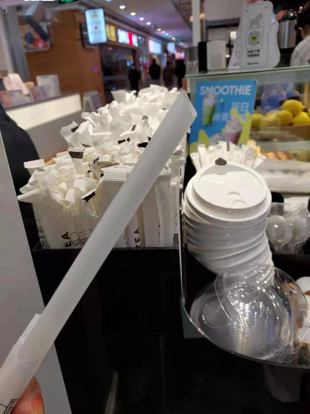 最强限塑令实施后吴江人喝奶茶的吸管变了