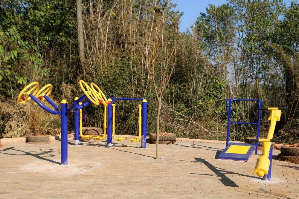 跳起芦笙舞来岔科镇庄寨村环境大提升村民笑开颜