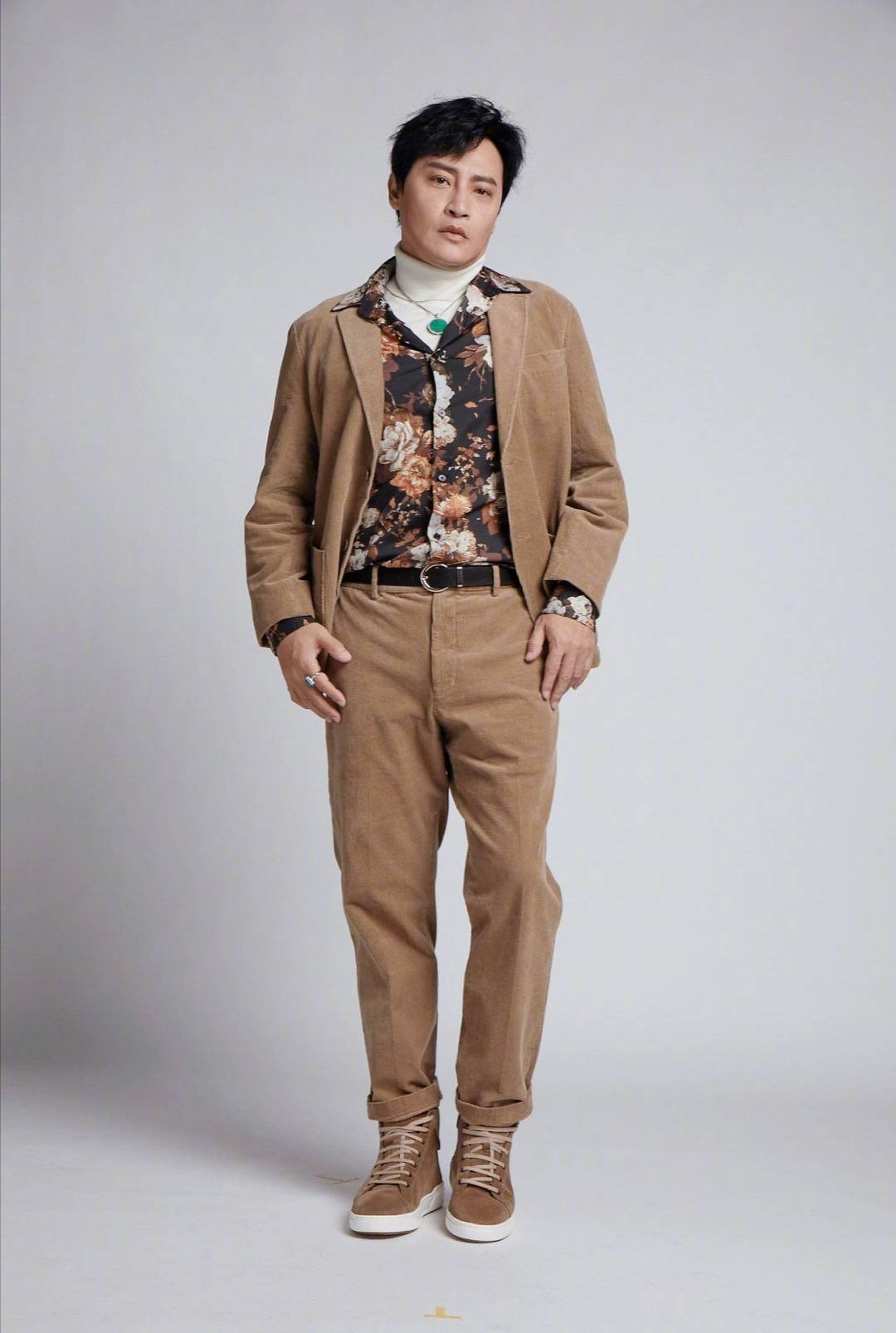 49岁陈志朋瘦出新高度脸瘦脱相蛇精腰吓人网友直呼没必要