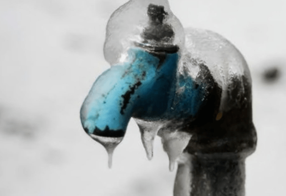 水管冻住别直接用热水浇,妙招来帮忙,轻松解决困扰,快看看