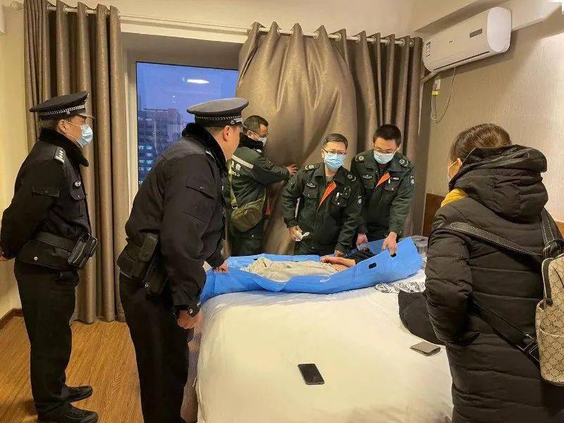 山东丨与女友分手后男子想不开到酒店烧炭自杀发现时已昏迷不醒失去