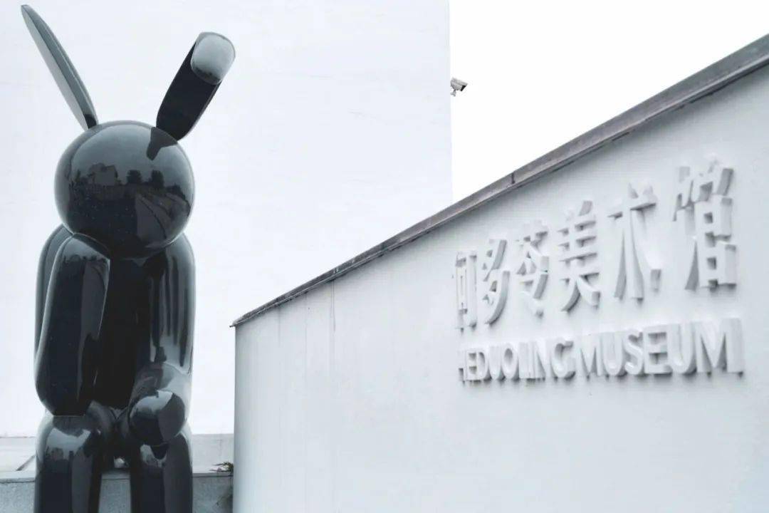 去探访了成都著名画家,72岁的他亲手造房隐居,人生态度超酷_何多苓
