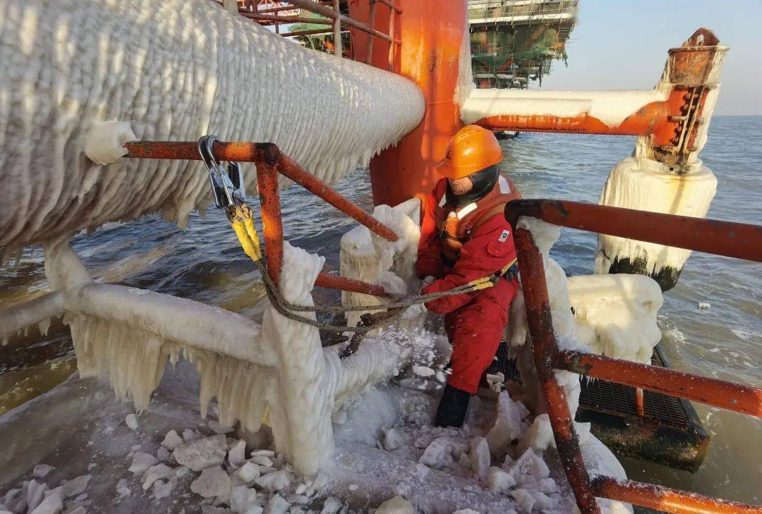 海洋采油厂全力抗"寒潮"