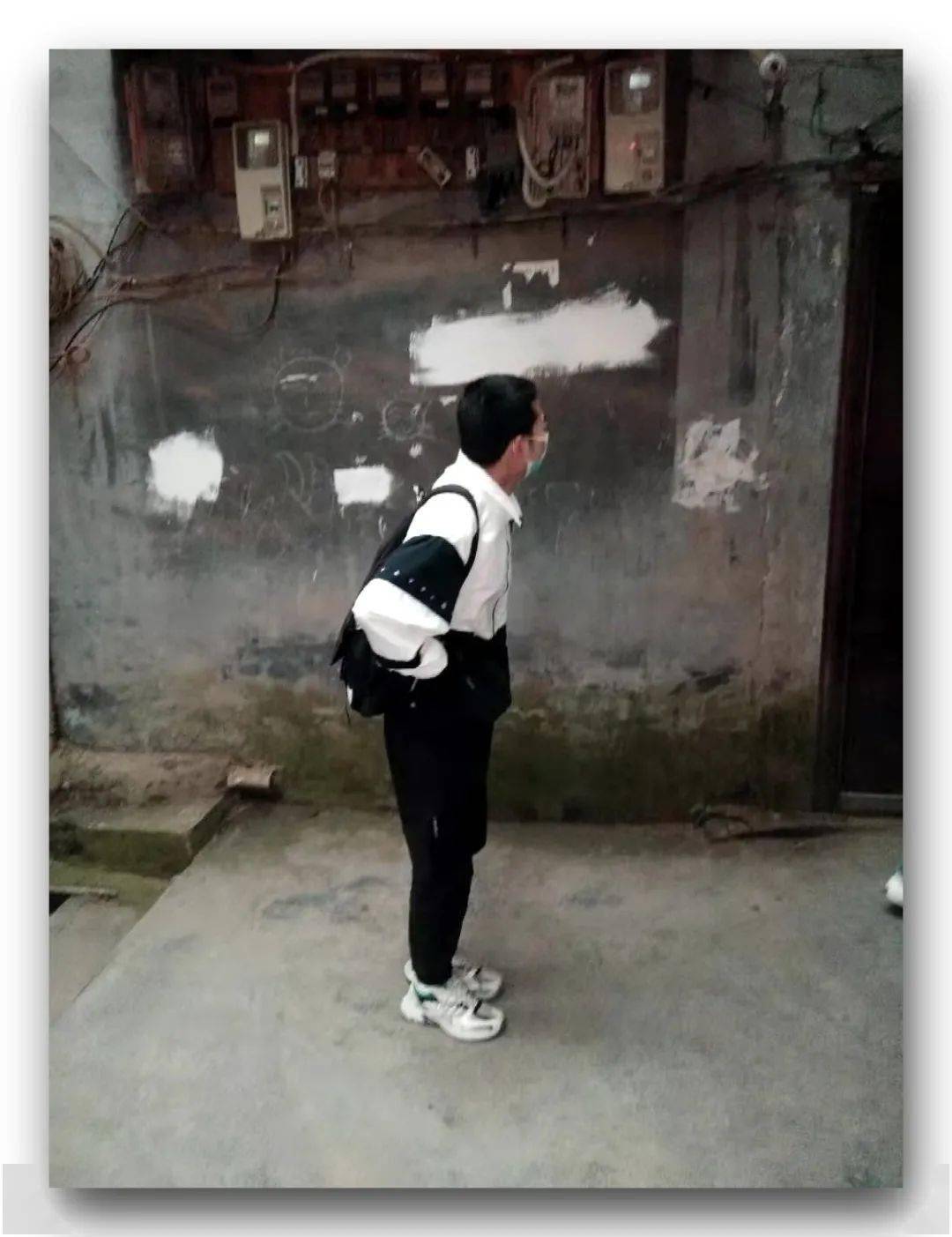 泸州这个学生的侧面太帅啦!