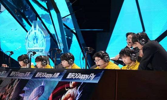 冬冠杯选拔赛:hero久竞登顶积分榜,qg"翻车"晋级堪忧!