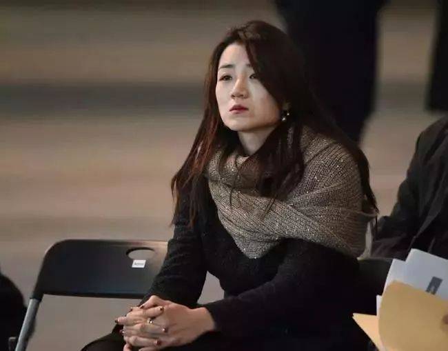 韩国财阀千金又曝吸毒!顶罪前男友翻供途中自杀,细节令人心惊.