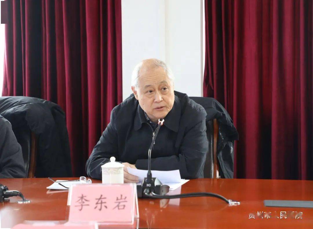 "健康快车"车长李东岩讲话贺州市人民医院院长吴家恩从前期工作,宣传